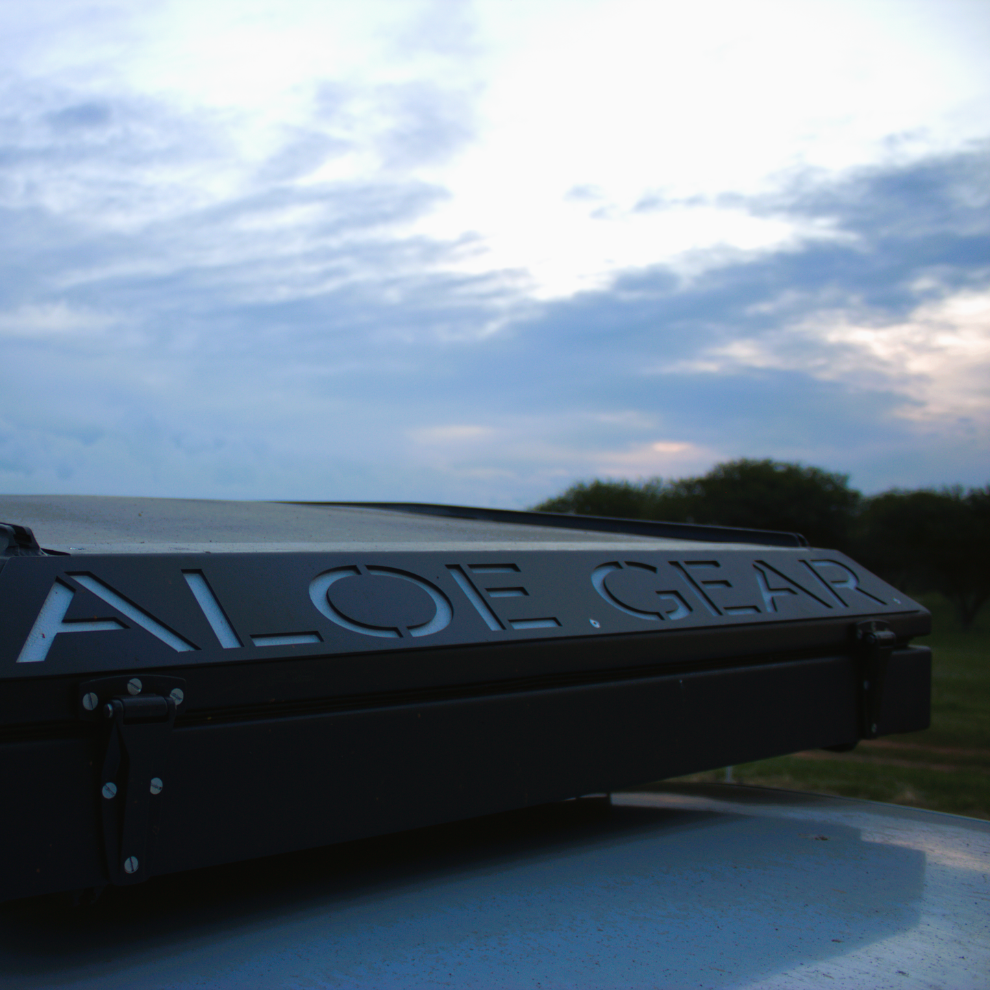 Aloe Gear Hard Shell Aluminium Roof Top Tent
