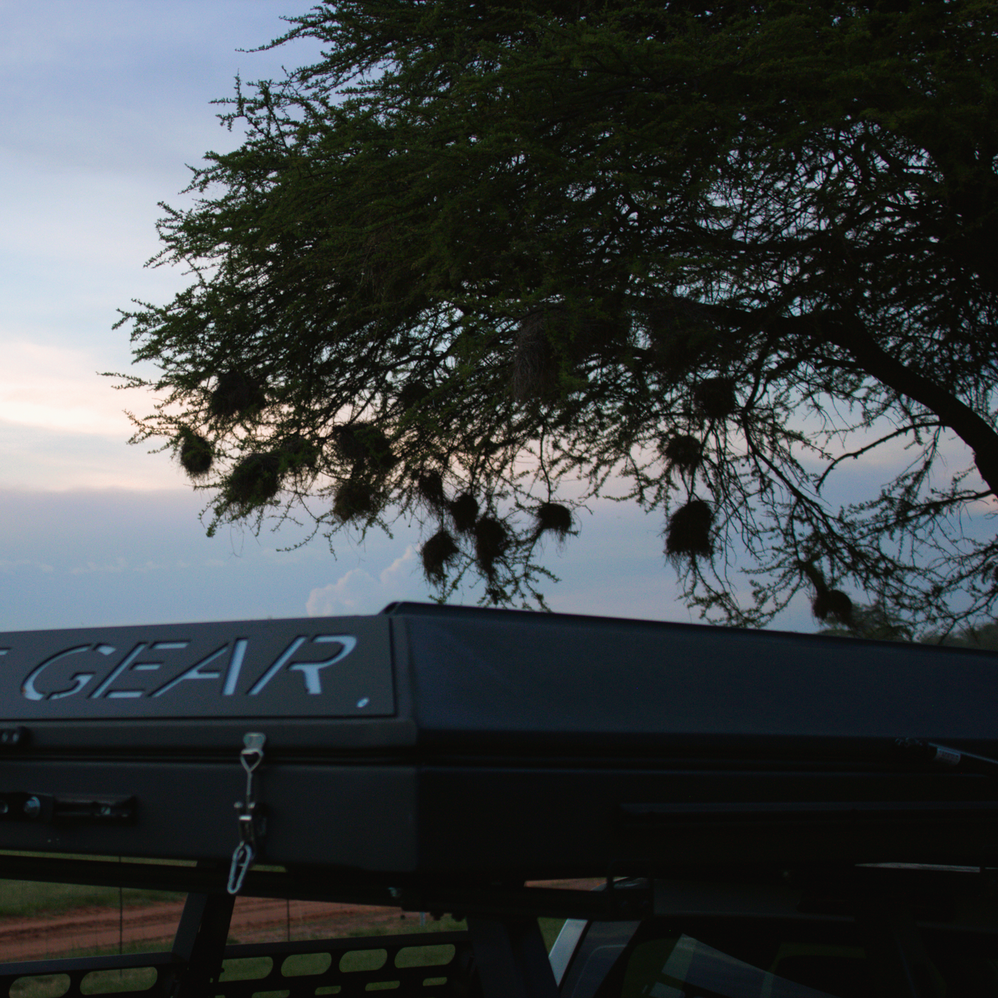 Aloe Gear Hard Shell Aluminium Roof Top Tent